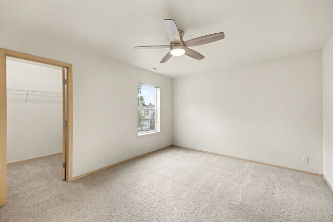 Building Photo - 4 bed 2.5 bath available now in Bothell