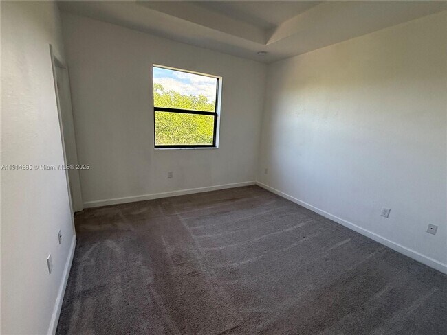 Building Photo - 685 NE 208th Terrace