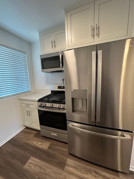 Kitchen - 6108 Carmen Pl