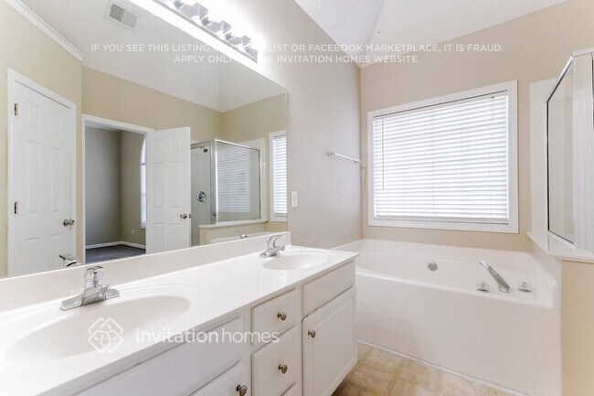 Building Photo - 2600 Santa Fe Ct SE