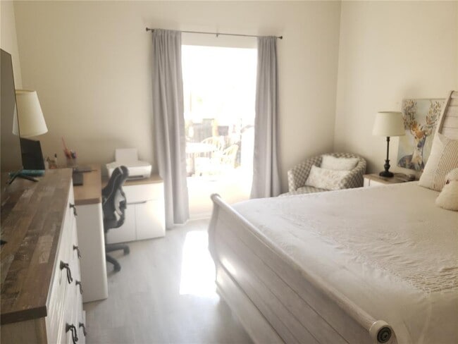 Building Photo - 16530 Cedar Crest Dr