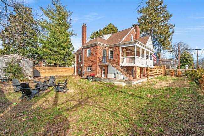 Building Photo - 1700 Dewitt Ave