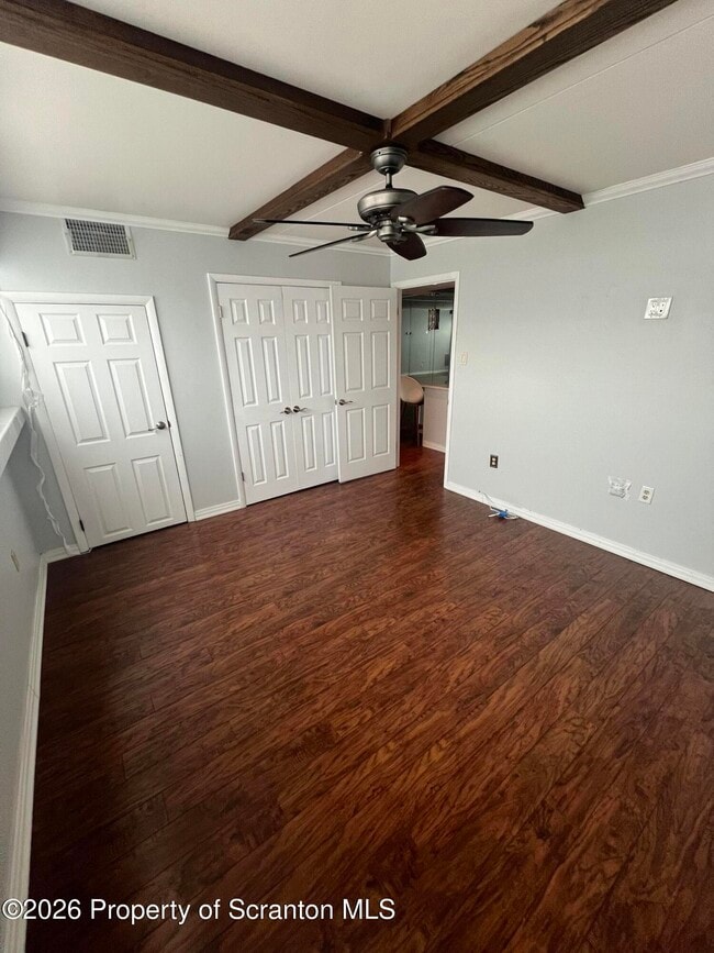 Building Photo - 220 Linden St