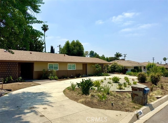 Building Photo - 2126 E Casa Linda Dr