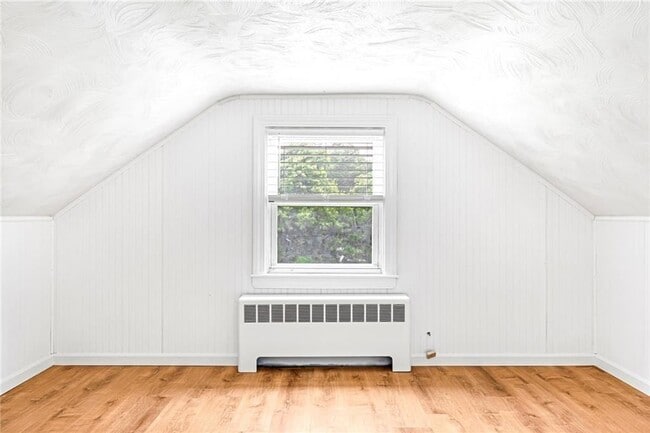 Building Photo - 33 Upland Way