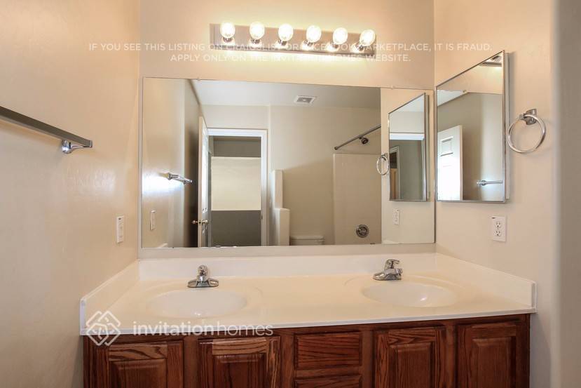 Building Photo - 14530 N 87th Ave