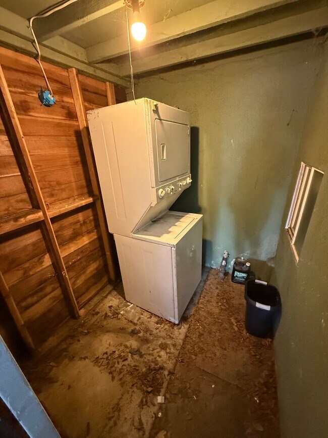 Building Photo - 1200 Laveta Terrace