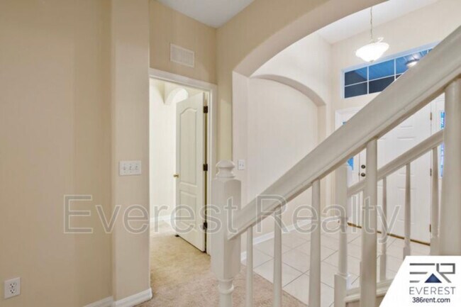 Building Photo - 14 Rymsen Ln
