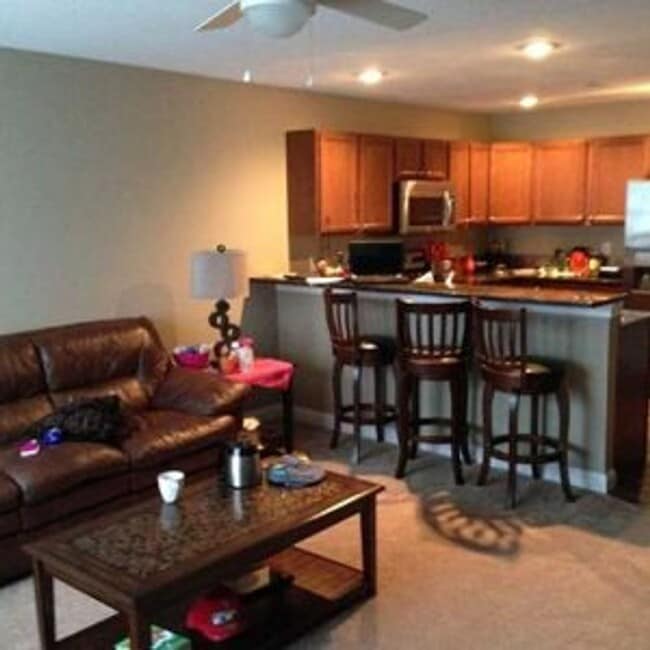 Building Photo - Luxury Townhome and beautiful kitchen