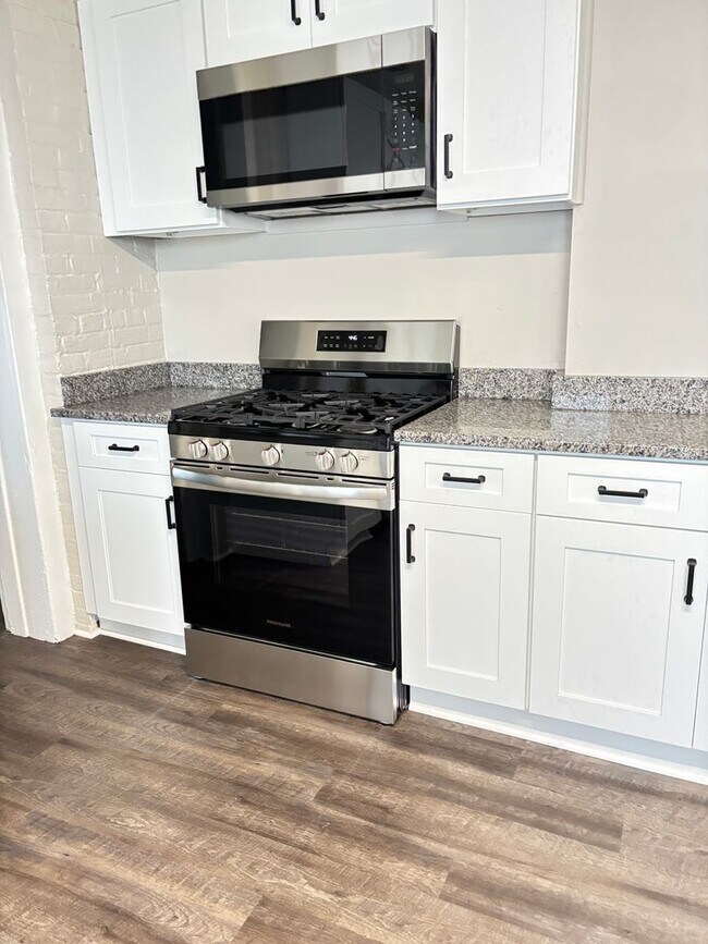 Building Photo - 2 BR Home Available in Catasauqua, PA