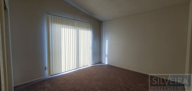 Building Photo - Gated Community 3 Bedroom 2 Bath in Preisker Gardens!