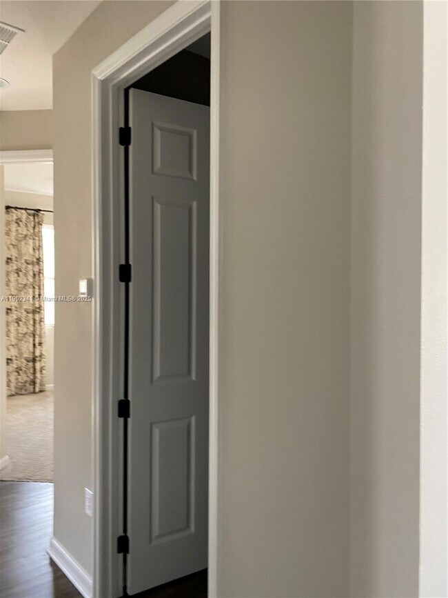 Building Photo - 125 Lake Smart Cir