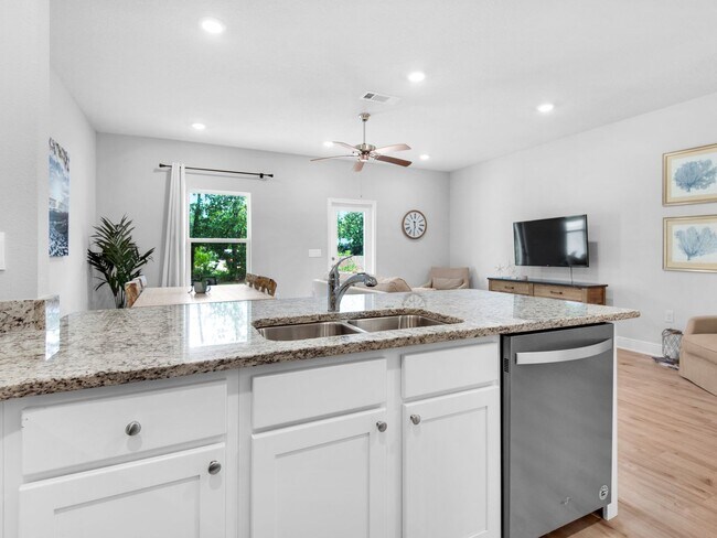 Building Photo - Brand New Furnished Townhome located just ...