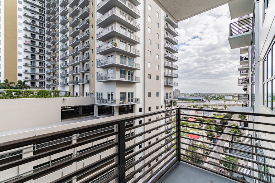Outside view from balcony - 1120 E Kennedy Blvd