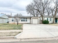 Building Photo - "Charming 3-Bedroom Home with 2 Baths in Lubbock's Heart – 1277 Sq Ft of Comfort!"