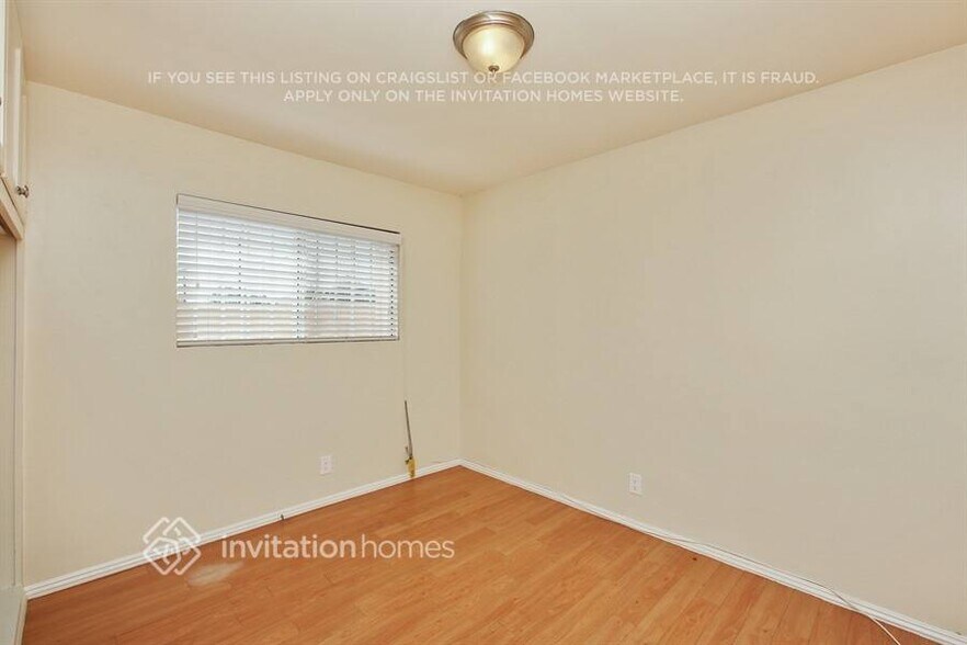 Building Photo - 819 W 148th Pl