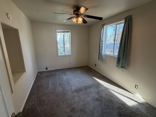 Building Photo - 1221 SW I St