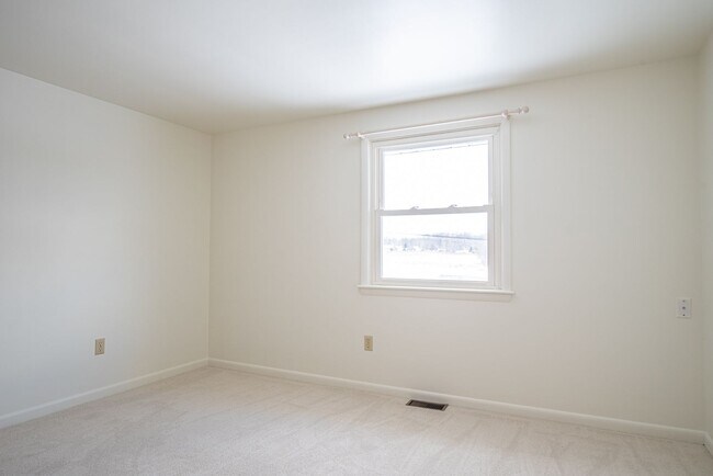 Building Photo - **Charming Colonial in Picturesque Lower Milford Township**