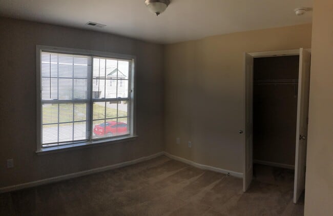 Building Photo - 12 Loyalist Rd