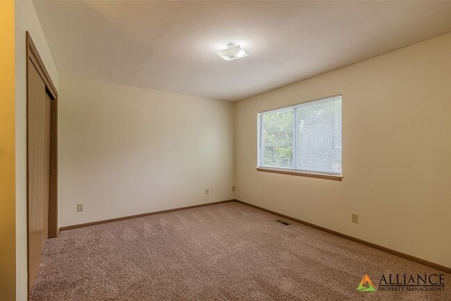 Building Photo - 928 Moro St