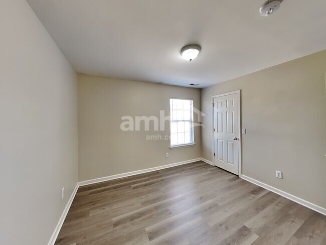 Building Photo - 2300 Devonshire Dr