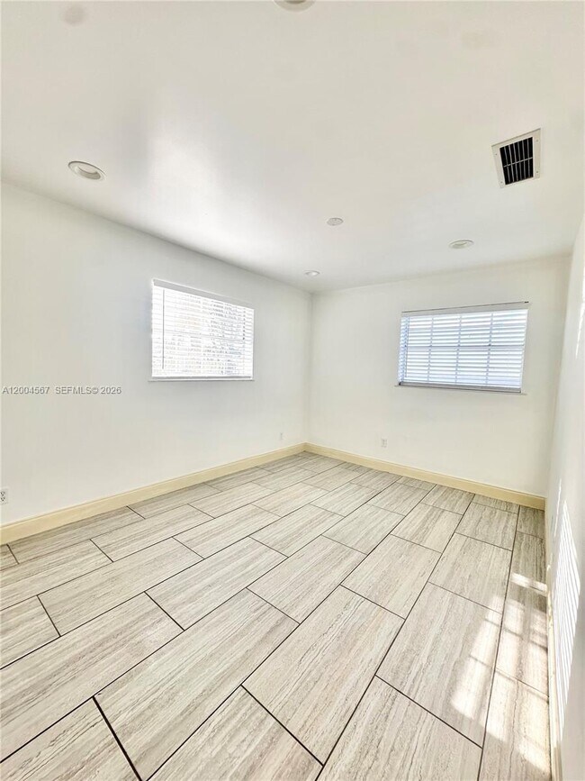 Building Photo - 4175 SW 84th Ave