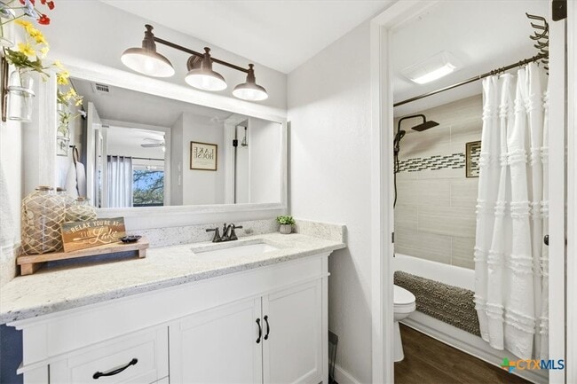 Building Photo - 1135 Parkview Dr