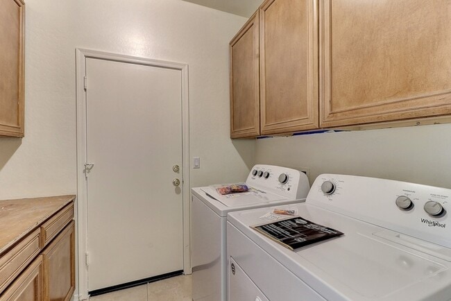 Building Photo - 3050 E Merlot St