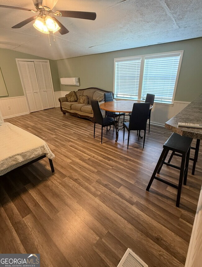 Building Photo - 741 Rosemont Rd