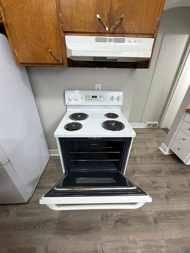 Building Photo - 1913 Stirling Ave