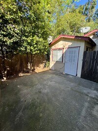 Building Photo - 212 W 1st Ave