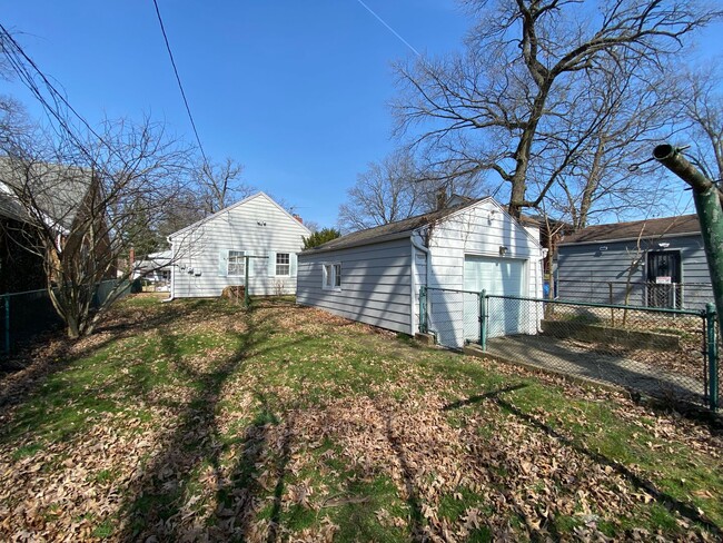 Building Photo - 2 Bedroom Home in South Bend!