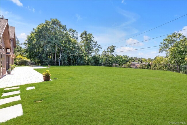 Building Photo - 15 Parkway Dr