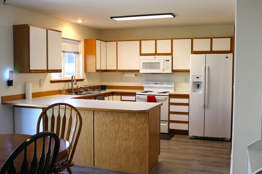 Building Photo - 808 Poplar Ave