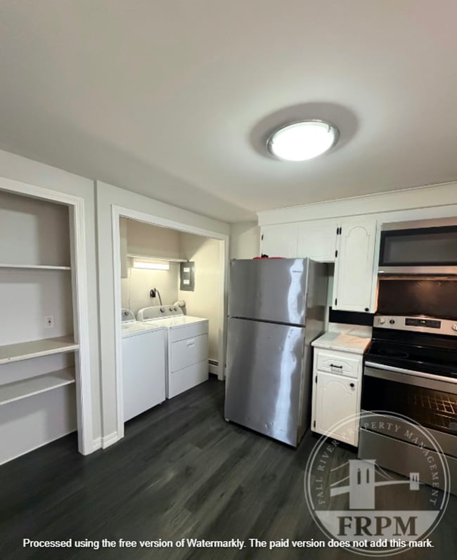 Building Photo - 64 Walnut St