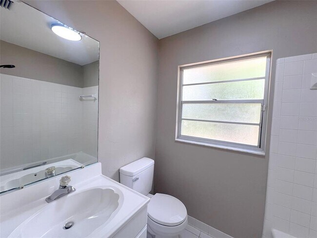 Building Photo - 822 Lake Elbert Ct
