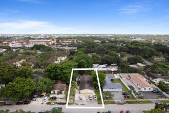 Building Photo - 6125 SW 48th Ct