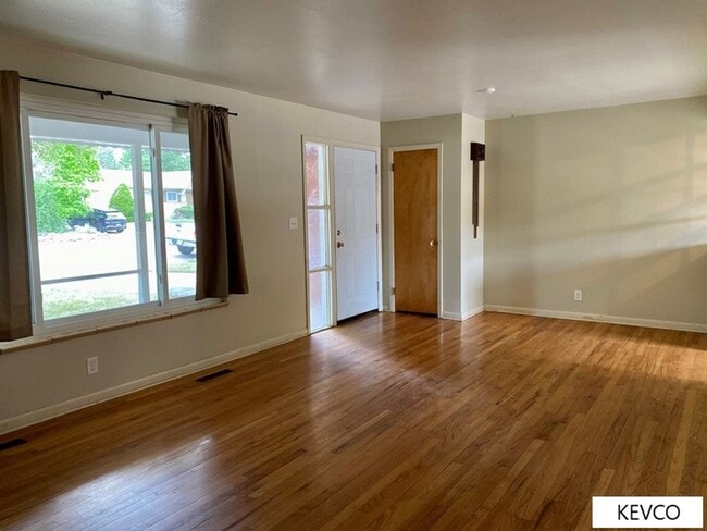 Building Photo - Ranch-Style Home in Campus West