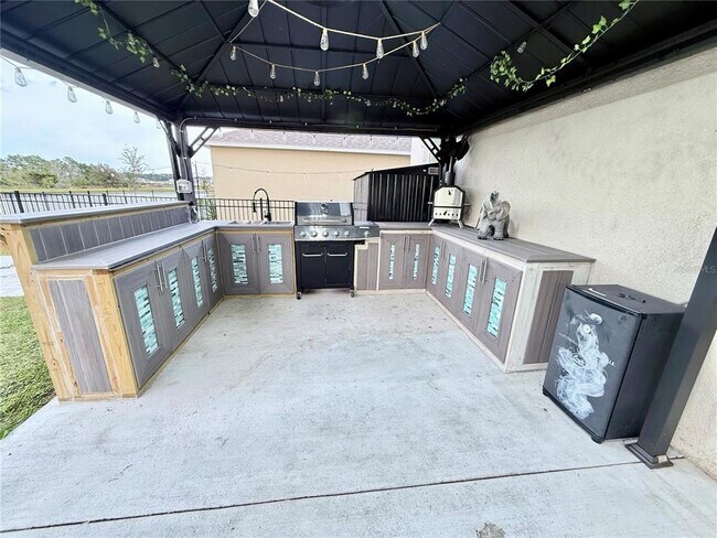 Building Photo - 2731 House Finch Rd