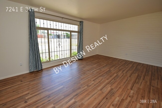 Building Photo - Beautifully Remodeled East Side 3 Bed 2 Ba...