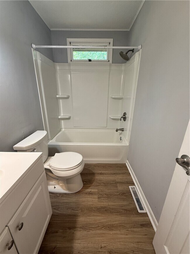 Building Photo - 112 Lynwood Dr