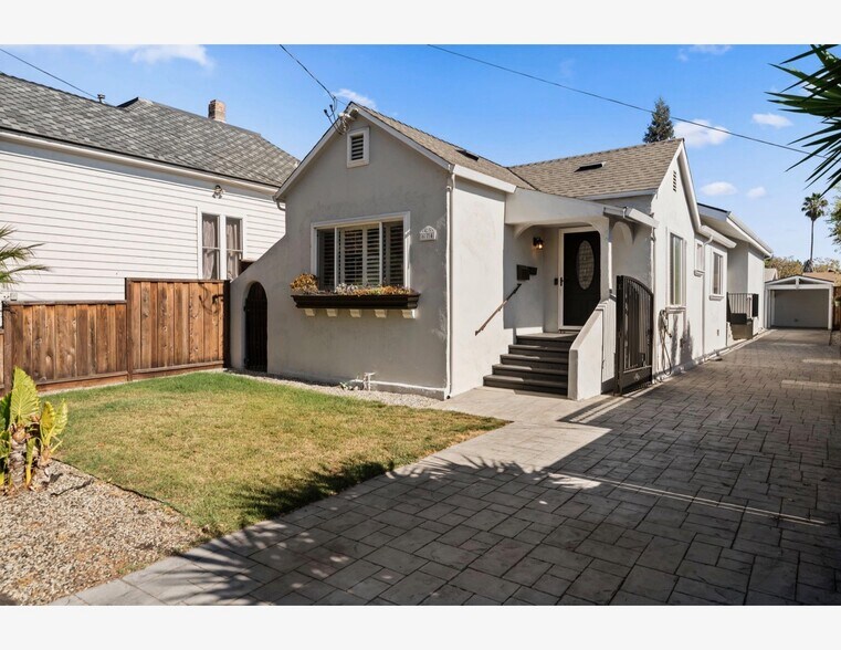 Primary Photo - 674 E Julian St