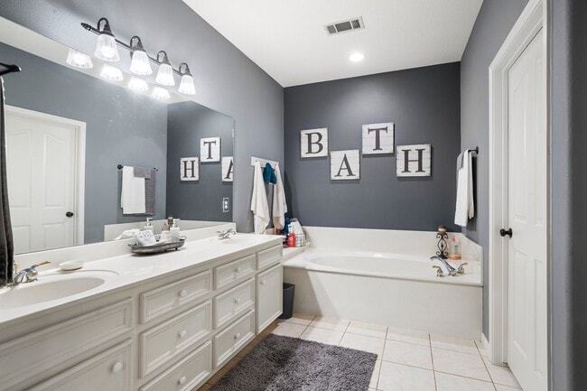 Building Photo - 9292 Deepwater Dr