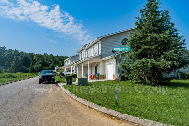 Building Photo - 204 Brownstone Way