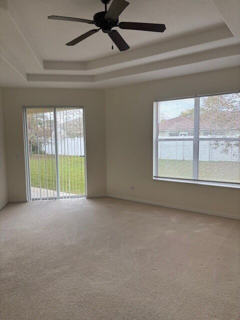 Building Photo - Close to Town Center and Shopping