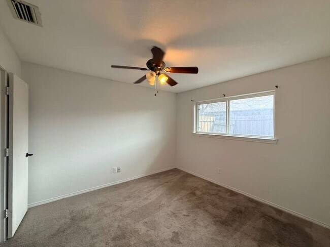 Building Photo - 1805 Bristol Cove