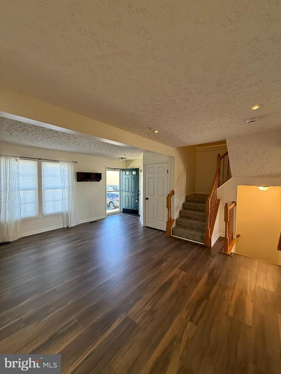 Building Photo - 1064 Jeanett Way