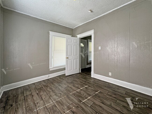 Building Photo - Cozy 2 Bedroom, 1 Bathroom Home in West Sp...