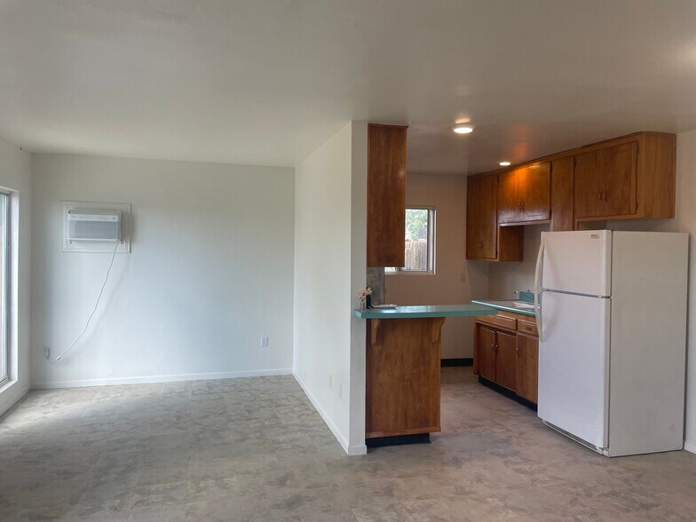 Dining area and Kitchen - 13429 Davenport St