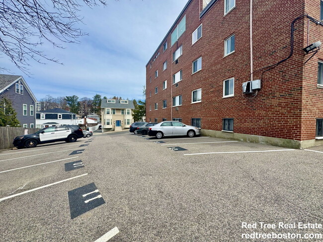 Building Photo - 2 Larose Pl